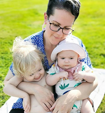 Maria med barnen Michelle och Madeleine